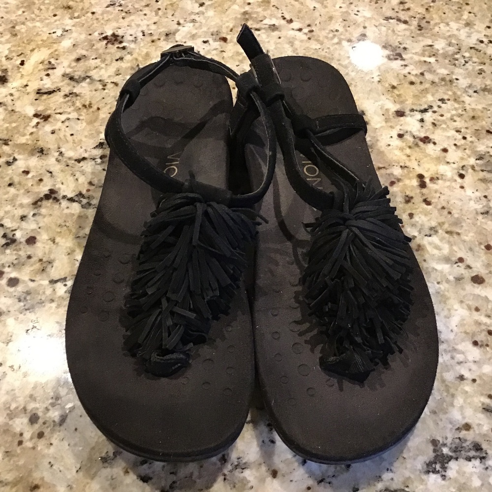 Vionic black suede fringe sandal 8